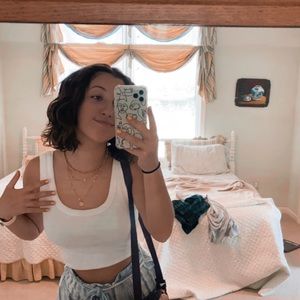 Meet your Posher, Claudia